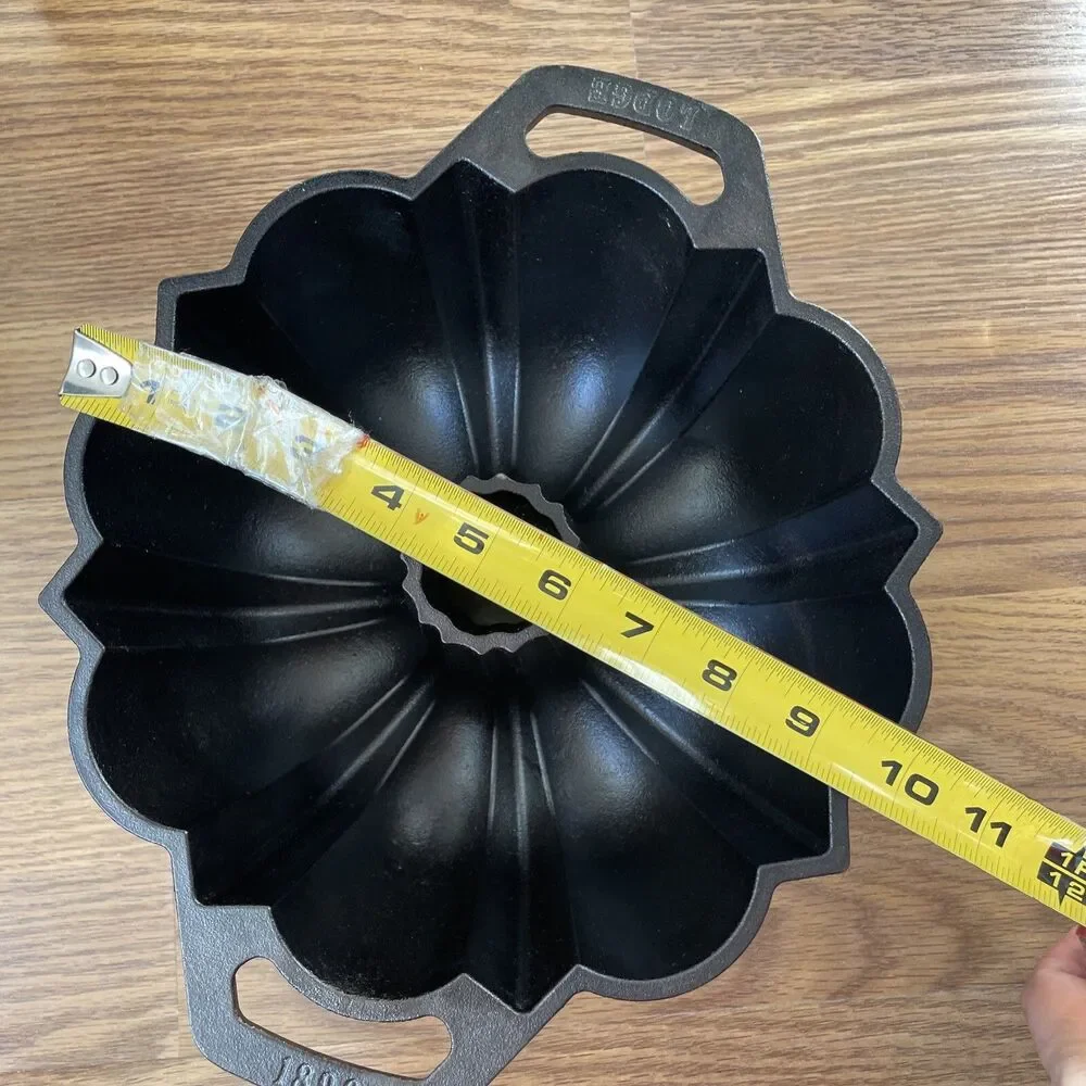 Lodge 1896 Cast Iron Fluted Cake Pan RARE* DISCONTINUED